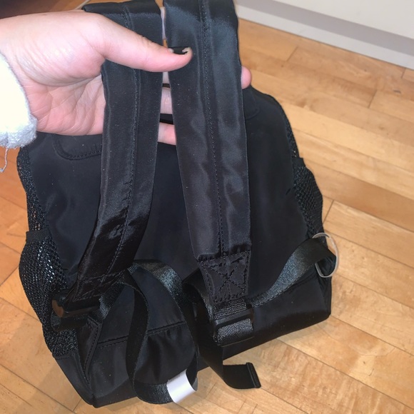 🎒NWT - F21 netted mini backpack - Picture 6 of 9